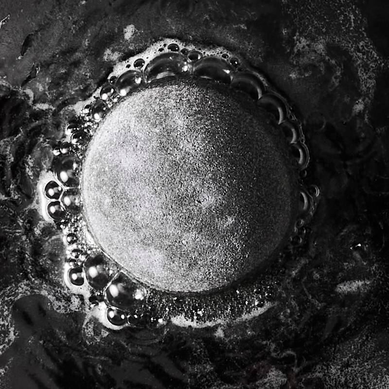 Galaxy Bomb Black Amber Bath Bomb 6.5oz