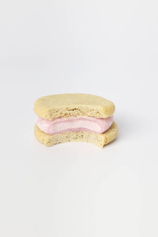 My/Mochi Strawberry Sugar Cookie Sandwich 1ct